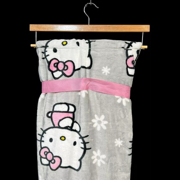 Hello Kitty Flowers And Kittys Throw Gray Multi 60X70in Throw Soft and Plush - Picture 6 of 14